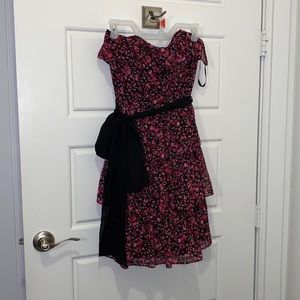 White House black market flowery dress Size 4